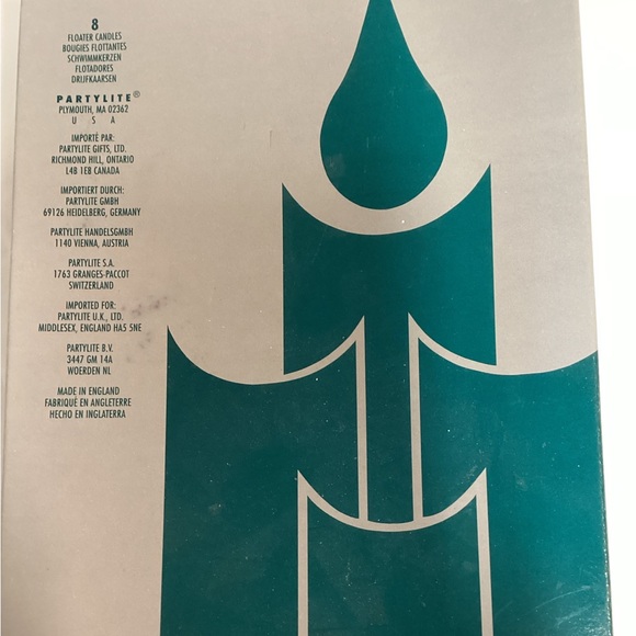 PartyLite Set of 8 Red and Cream Scented floater Candles - Picture 4 of 5